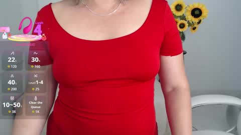 Snapshot of lilly_milf chatting on 8, 10, 2025 Lilly online show from 8, 10, 2025