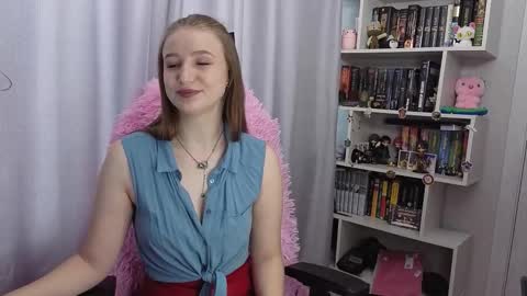 Snapshot of lillyfan_x chatting on 12, 10, 2025 LillyFan X online show from 12, 10, 2025