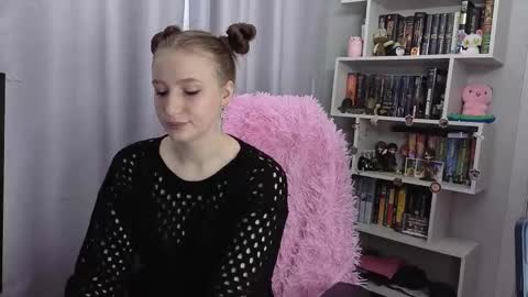 Snapshot of lillyfan_x chatting on 13, 10, 2025 LillyFan X online show from 13, 10, 2025