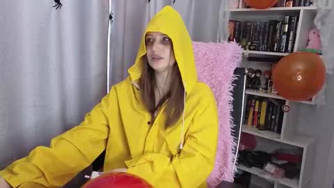 Snapshot of lillyfan_x chatting on 27, 10, 2025 LillyFan X online show from 27, 10, 2025