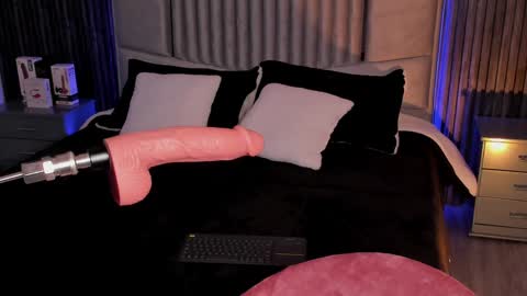 Lilly Ortiz online show from 10, 12, 2024