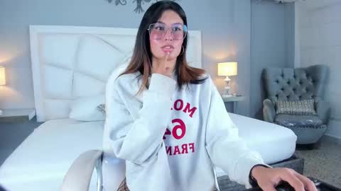 Snapshot of lillywills chatting on 7, 10, 2025 Lilly online show from 7, 10, 2025