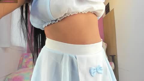 Snapshot of lillyy16 chatting on 17, 10, 2025 lillyy16 online show from 17, 10, 2025