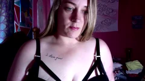 Snapshot of lilmommabear89 chatting on 4, 12, 2024 Whos that gurl online show from 4, 12, 2024