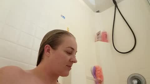 Snapshot of lilmommabear89 chatting on 15, 12, 2024 Whos that gurl online show from 15, 12, 2024