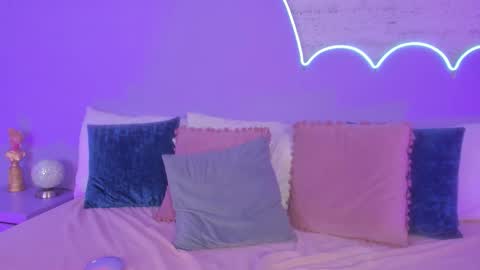 Lilou online show from 8, 11, 2025