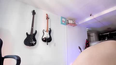 Snapshot of lilpervertgirl chatting on 19, 12, 2025 Caroline online show from 19, 12, 2025