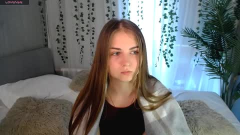 Snapshot of lilu__moon chatting on 9, 4, 2026 lilu__moon online show from 9, 4, 2026
