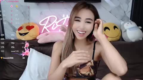 Snapshot of lilulilee chatting on 19, 2, 2025 Lily online show from 19, 2, 2025
