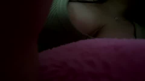 Snapshot of liluu_lovee chatting on 12, 7, 2026 liluu_lovee online show from 12, 7, 2026