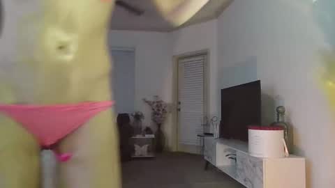 Snapshot of lilvixennn chatting on 8, 10, 2025 Raina Ryder online show from 8, 10, 2025