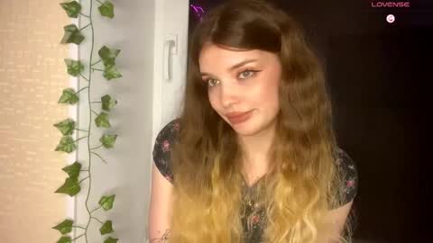Snapshot of lily__moon_ chatting on 25, 4, 2026 Lily online show from 25, 4, 2026