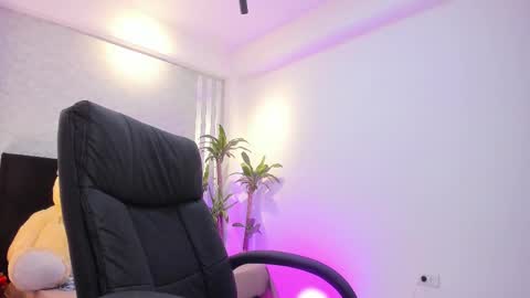 lily_cash1 online show from 19, 11, 2025