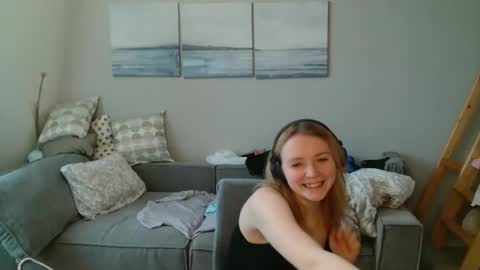 Lily dollyx online show from 22, 11, 2025