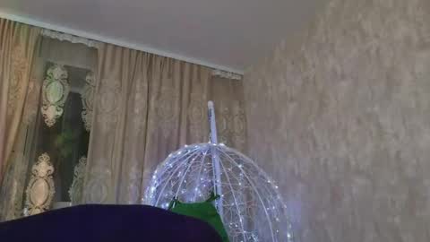 Lily online show from 4, 6, 2026