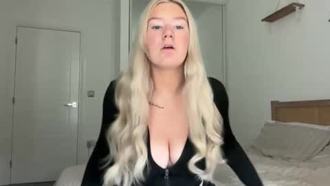 Snapshot of lily_fox01 chatting on 16, 5, 2026 Lily fox online show from 16, 5, 2026