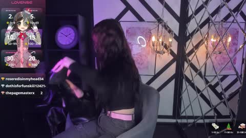 Snapshot of lily_moonlight chatting on 8, 12, 2024 Lily online show from 8, 12, 2024