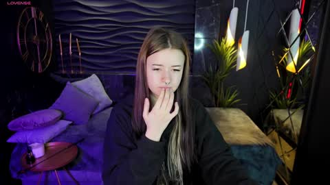 Snapshot of lily_moonlight chatting on 19, 1, 2025 Lily online show from 19, 1, 2025