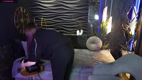 Snapshot of lily_moonlight chatting on 1, 2, 2025 Lily online show from 1, 2, 2025