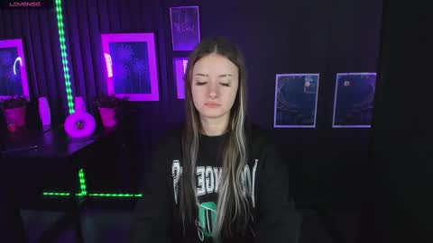 Snapshot of lily_moonlight chatting on 2, 3, 2025 Lily online show from 2, 3, 2025