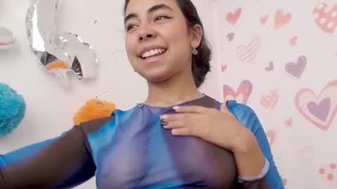 Lily Roberts online show from 5, 10, 2025