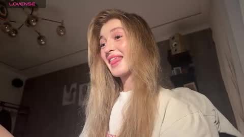 Snapshot of lily_savage chatting on 8, 9, 2025 Sophie online show from 8, 9, 2025