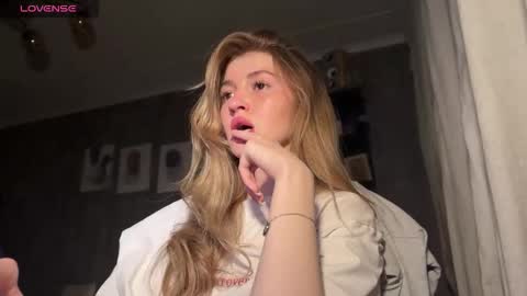Snapshot of lily_savage chatting on 9, 9, 2025 Sophie online show from 9, 9, 2025