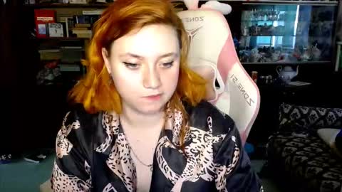 Snapshot of lily_shamy chatting on 12, 10, 2025 Alice online show from 12, 10, 2025