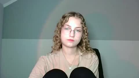 small lily online show from 8, 9, 2025