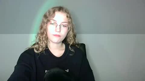 small lily online show from 1, 10, 2025