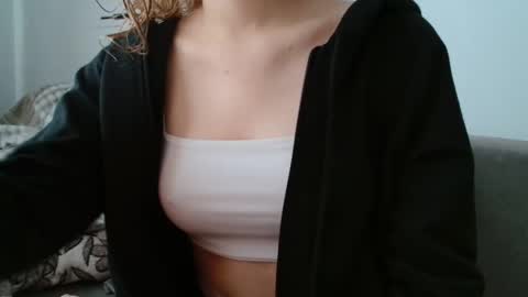 small lily online show from 9, 5, 2026