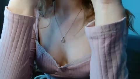 small lily online show from 11, 5, 2026