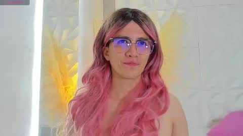 Lily Thompsom online show from 11, 12, 2024