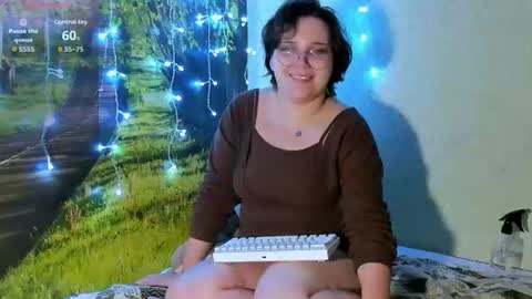 Snapshot of lily_violettt chatting on 4, 8, 2026 Lily online show from 4, 8, 2026