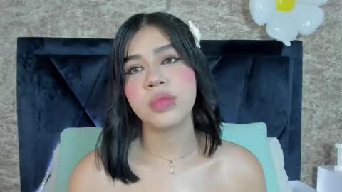 Snapshot of lily_woodz chatting on 12, 9, 2025 LilyWoodz online show from 12, 9, 2025