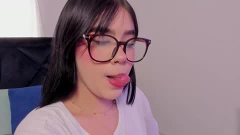 LilyWoodz online show from 9, 2, 2026