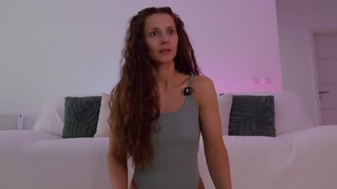 Lily online show from 10, 6, 2026