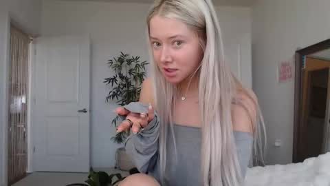 Snapshot of lilyyymonroee chatting on 9, 1, 2026 Lily Monroe online show from 9, 1, 2026