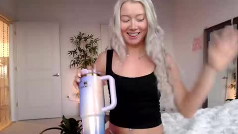 Snapshot of lilyyymonroee chatting on 12, 1, 2026 Lily Monroe online show from 12, 1, 2026