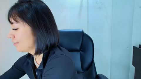  Lina Bedoya  online show from 12, 1, 2026