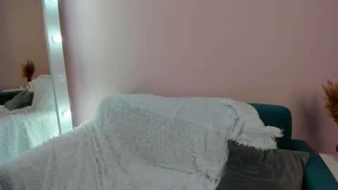 Lina blueeyed    GMT3 1100-1700 Mon Wed Thu Sat Sun online show from 22, 1, 2025