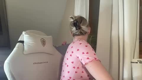 Snapshot of lina_frost chatting on 9, 1, 2026 lina_frost online show from 9, 1, 2026