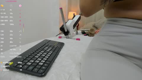 Snapshot of lina_garcia chatting on 2, 3, 2025 online show from 2, 3, 2025