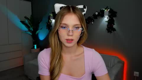 Snapshot of lina_korvin chatting on 22, 12, 2025 Lina online show from 22, 12, 2025