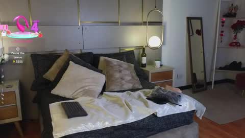 Lina online show from 8, 4, 2026