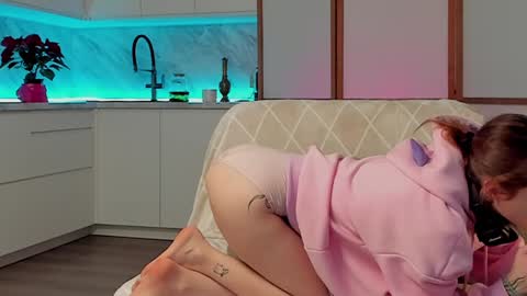 Snapshot of lina_n_kitty chatting on 4, 12, 2024 Lina - online show from 4, 12, 2024