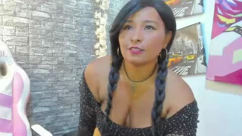LINA SANCHEZ online show from 5, 5, 2026