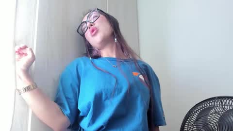 Lina Camsa online show from 12, 9, 2025