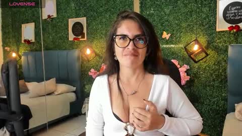 Lina  online show from 15, 10, 2025