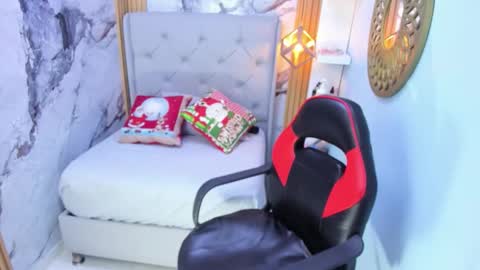 L I N A  online show from 1, 12, 2025